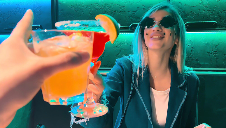 AngelDemonHub: Blondýnka roztáhne nohy na prvním rande - Angeldemonhub