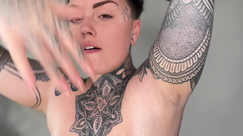 Miss Valentina: Adoration des aisselles par ma belle-mère