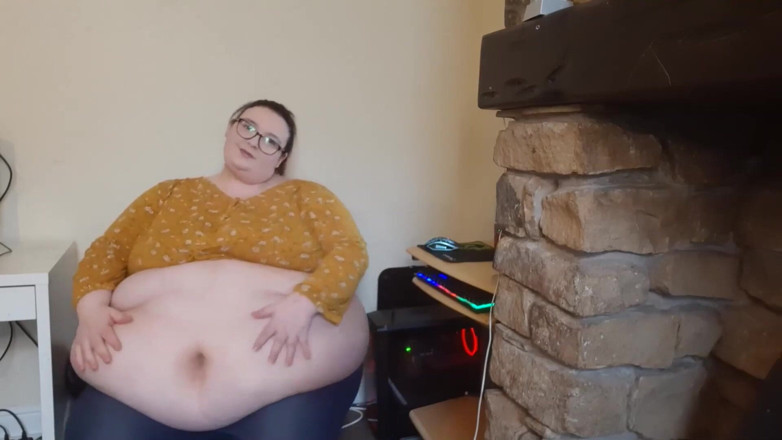 SSBBWLadyBrads: Fat girl office struggles