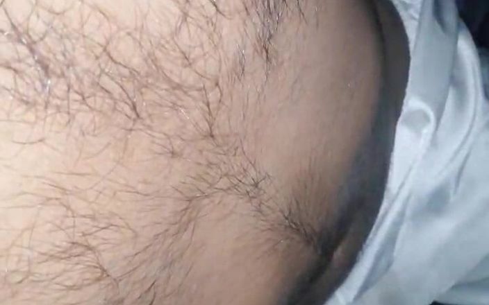Home cast: Naken pojke som visar sin penis i sängen