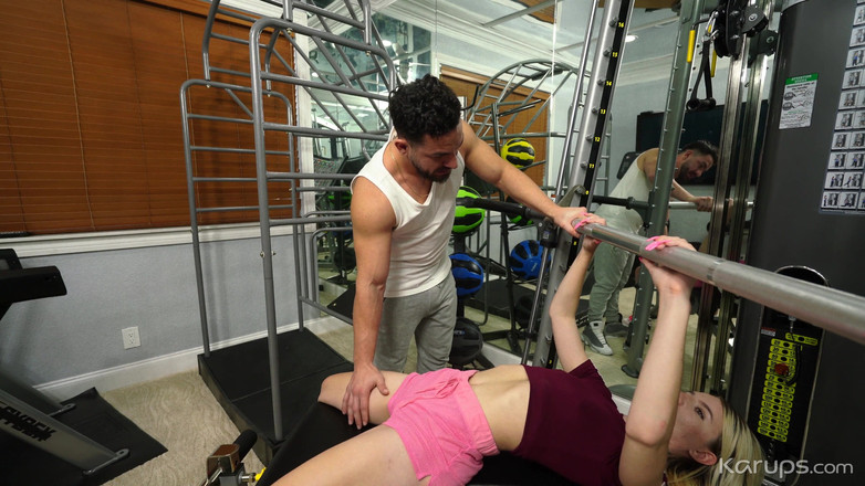 Karups POV: Spor salonu sürtüğüne boşalıyor