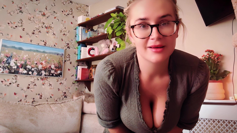 JessieHH: 在继母肮脏的洗涤中被抓 - 免费