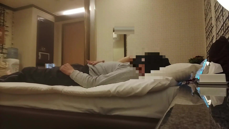 akeieroi: 불륜을 촬영하는 동안 쾌락에 익사하는 중년 남성