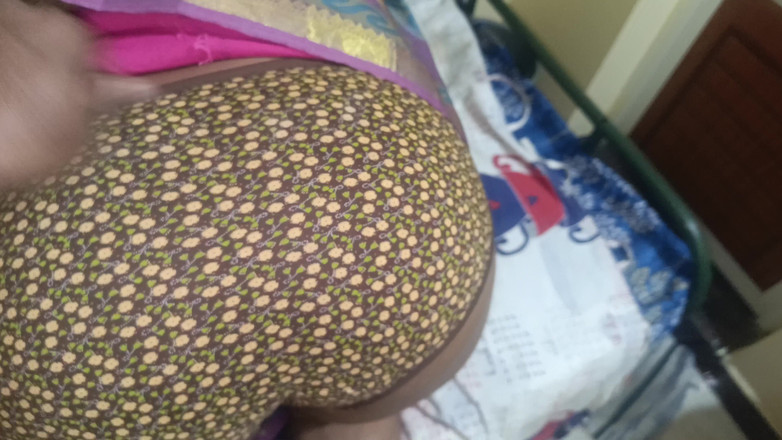 Apple baby: Percintaan suri rumah dengan Pattu Saree