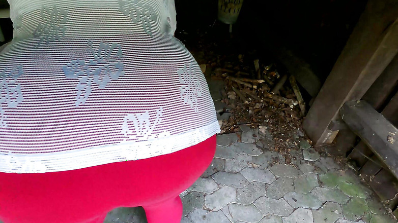 Bouncy Tits Action: Klatsche für ihre titten, ihren arsch und ihre nackte Vagina...