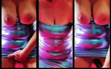 Nikki Nevada: Seksi mor-mavi metalik lateks elbise mastürbasyonu