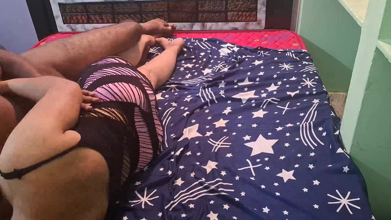 Sexy sindu: Heiße dame muschi essen und missionarsfick