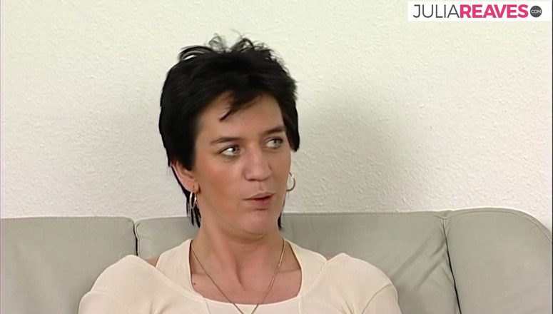 Retro German Casting Tour: Hot MILF enjoys a deepthroat blowjob before a hard dildo...
