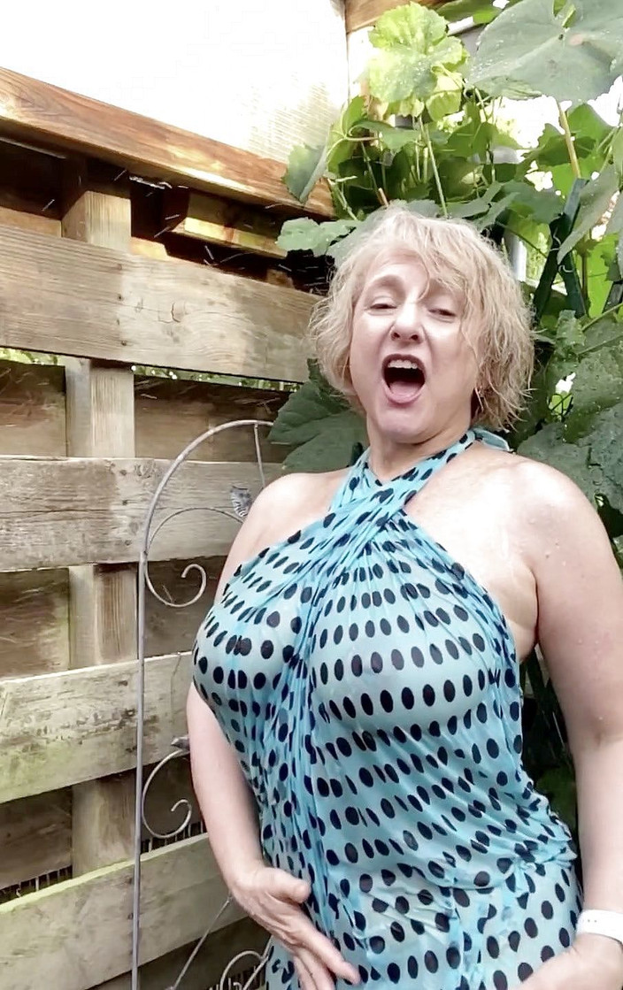 Car-ina: Pojďme škádlit mého souseda!