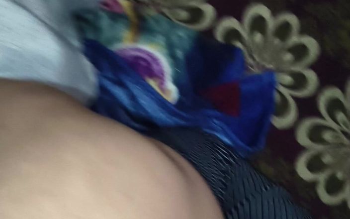desilaunda96: Bạn gái đến nhà anh ấy và làm tình với cô ấy trên đi...