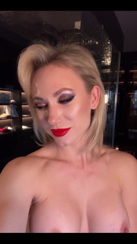Heavy, Seductive Makeup or Casual Beauty?try Not to Blink, You Might Miss Something