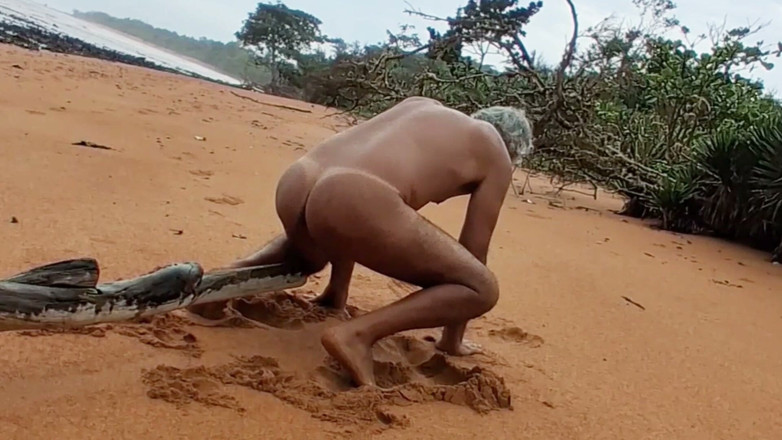 Ladysilvas: Ladysilva on the Beach Full of Horny Rubbing Her Hot...