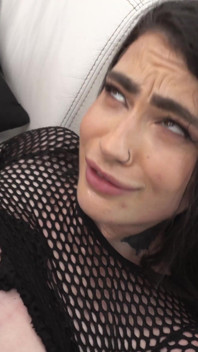 Lydia Black se fait sodomiser 1 sur 100 % hardcore avec pipi et fisting anal