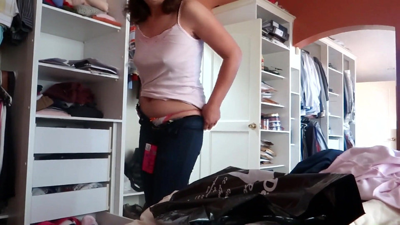 Ardientes69: Meine Stiefmutter Probiert Jeans an, Während Ich Masturbiere Und Ihren...