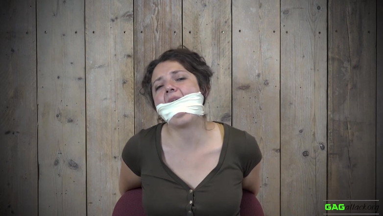 Gag Attack: Julia - мікробіомні кляпи