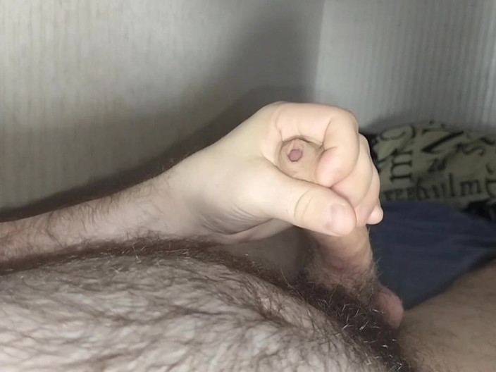 Uhri: Me estoy masturbándome en la cama