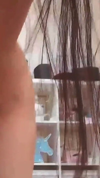 สาวสีผมน้ําตาลแดงสุดฮอตอยากได้ควยหนาในทุกรูของเธอ หีแน่นๆ น้ําแตก