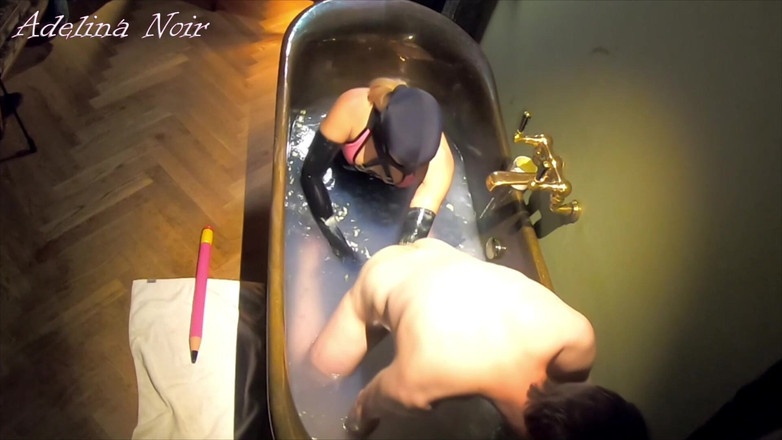 FISTINGQUEEN: Wanna Fisting w lateksie - intensywna gra analna Adeliny Noir i...
