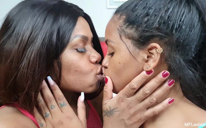 MF Lesbian: Brune giganti pervertite si baciano: Iza blue e veronica lins