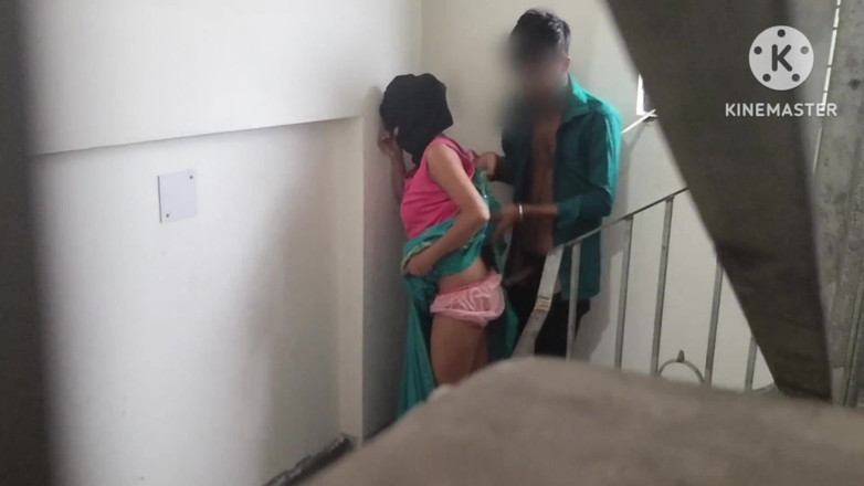 Jink: Hintli ev hanımı üvey erkek kardeşiyle sikişiyor