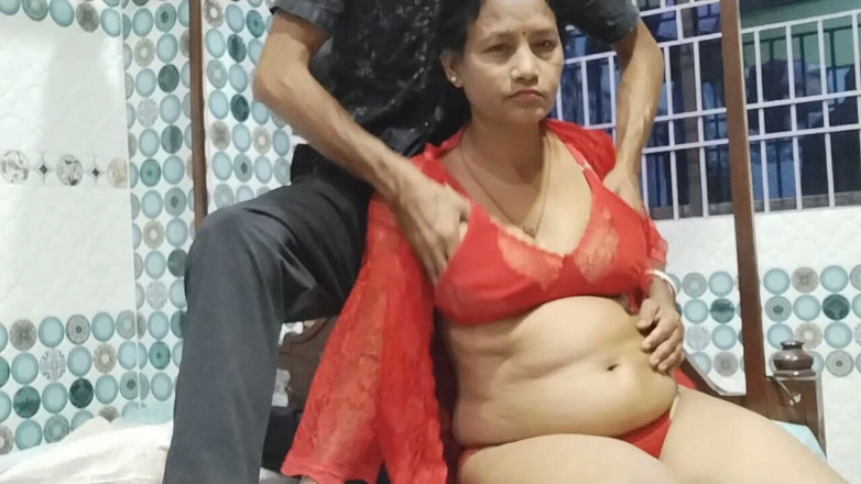 Indian anty hot sex: Beautiful Anuti Invited Her Husband’s Friend Over, Had Sex with...