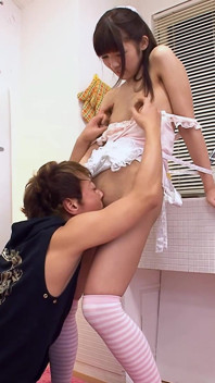 ตลก สาวญี่ปุ่นวัยรุ่นโดนเย็ดหีตูดแน่นใน JAV สามคน