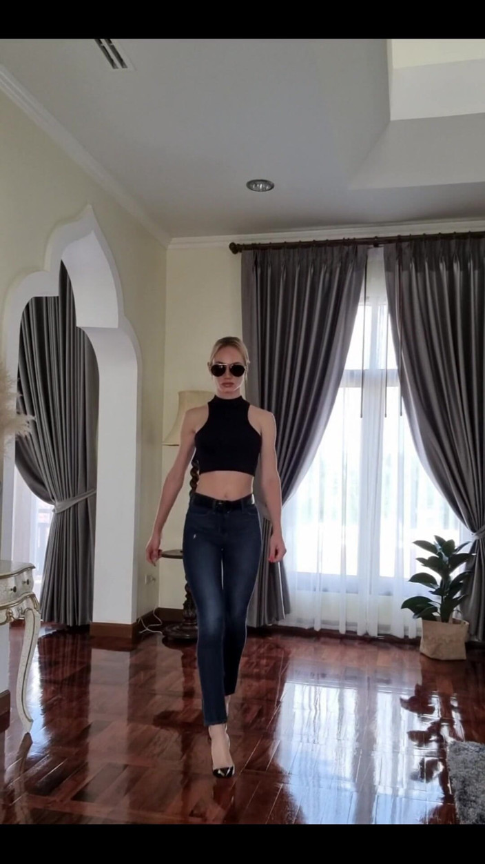 Angel The Dreamgirl: Czy lubisz te obcisłe dżinsy Levi's chudy na tyłku, nogach...