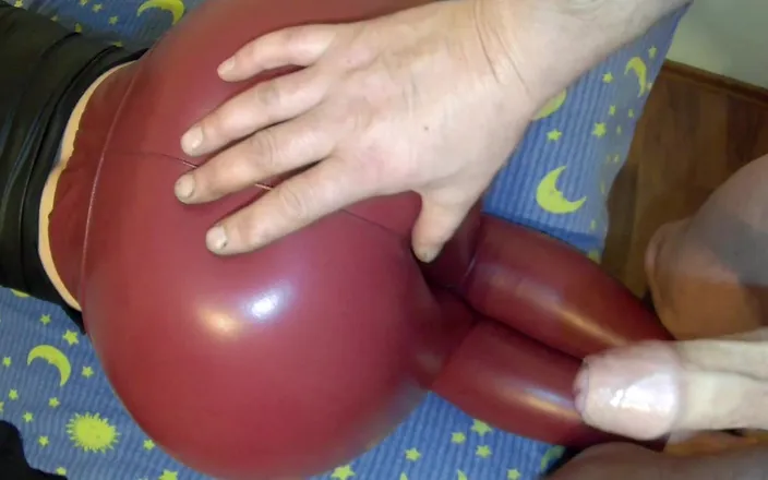 Leather Addict: Big Cumshot on Tight Leather Pants