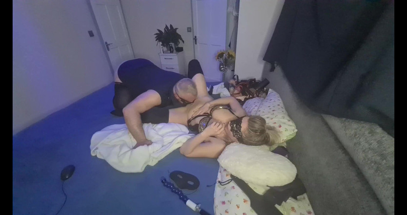 Anal Fetish Couple: 操非常热辣的素人继母并舔她多汁的阴户