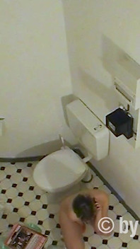 Amatérský telefonní sex na lékařském záchodě
