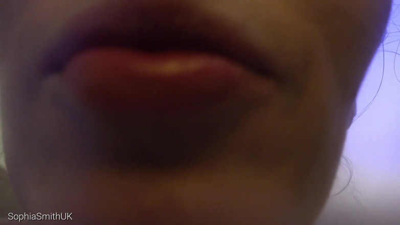 SophiaSmithUK: ASMR बड़ा चुंबन