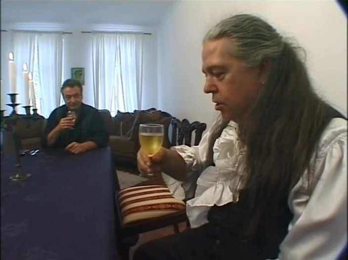 Absolute BDSM films - The original: Nourriture humiliante et fétiche de pisse