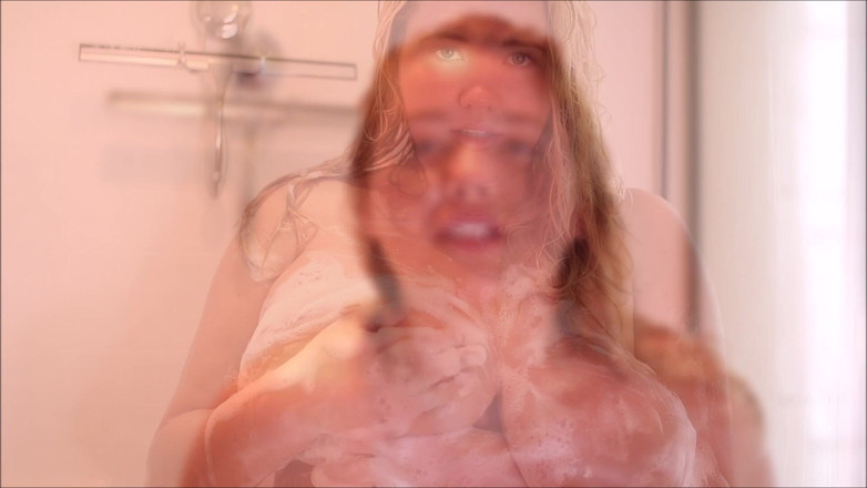 Annabelle Rogers: フェイシャルシャワーサプライズ