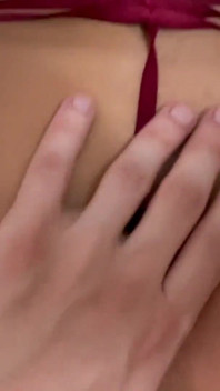 La zorra rusa Monika Fox recibe mucho chorro de sexo duro, follada anal y dp con juguete