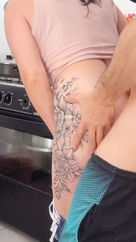 Married Housewife in Denim Shorts Receives the Plumber