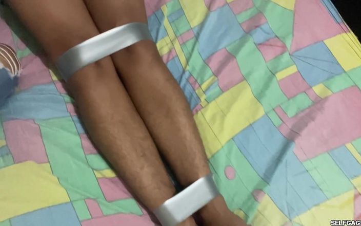 Selfgags femdom bondage: 我控制了另一个女孩的男朋友并把他的精液抽干！- 素人调教打手枪