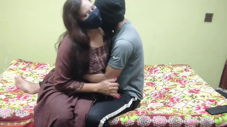 Pakistani CoupleX: Indische desi bhabhi ko Pat ke dost ny ghar ja...