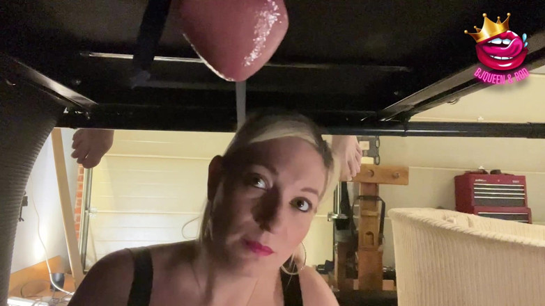 Mistress_BJQueen: Close-up arruinado várias vezes em um copo na mesa de...