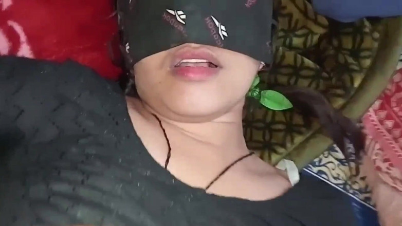 Village studio: 我的继妹邀请我做爱，当时她独自在她的卧室里