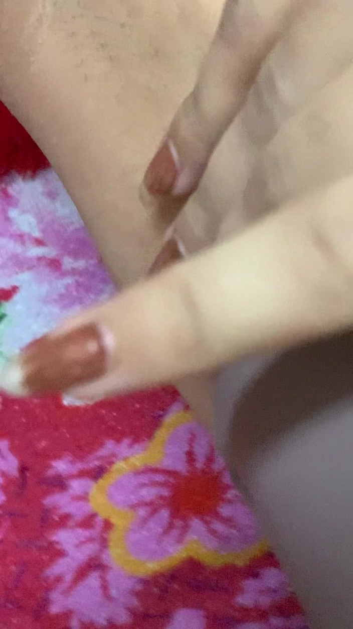 Riya mickey: Desi visar en gapad röv