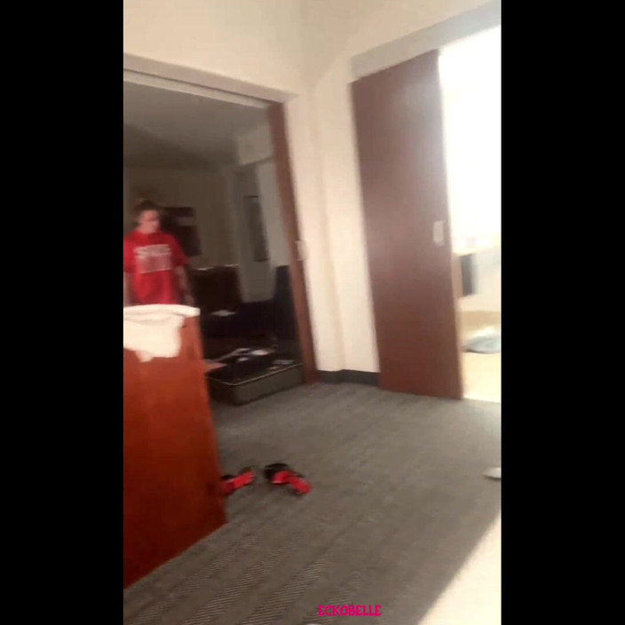 Ecko Belle: Eckobelle et Simone Steele jouent avec de gros clitos en...