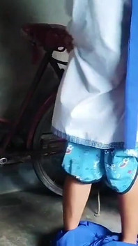 Indická studentka je ošukaná jejím mladým učitelem