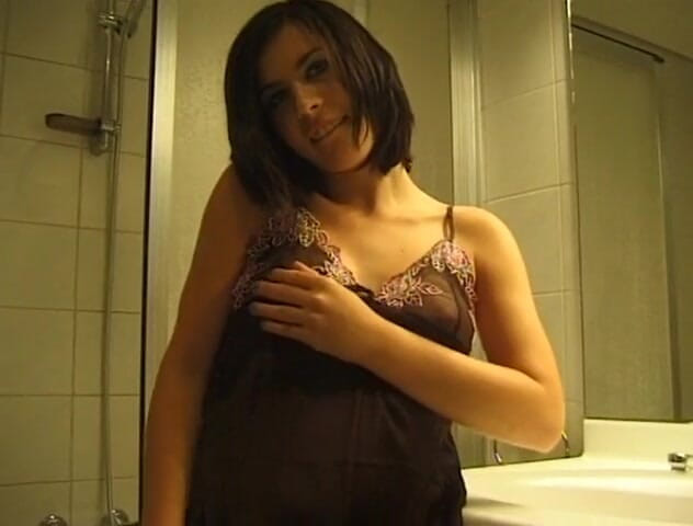 Flash Model Amateurs: Sexy brunette teen is rubbing and fingering her pussy