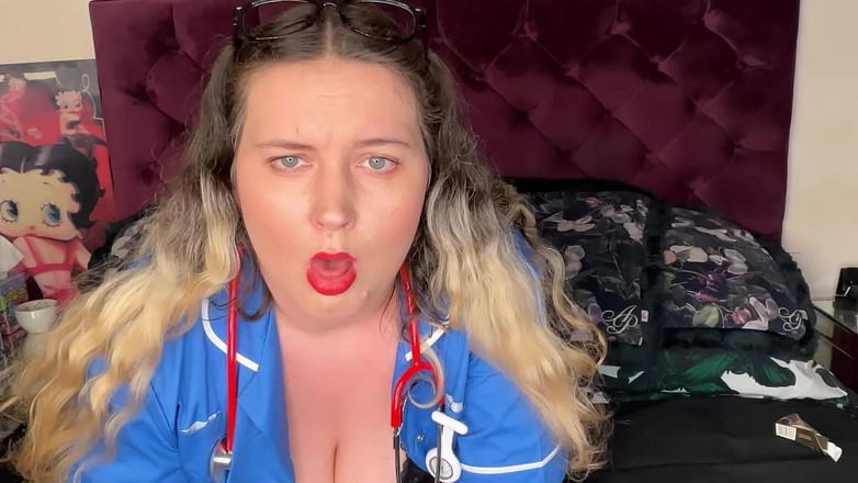 MissFFW: Sigara içen hemşire öksürüyor