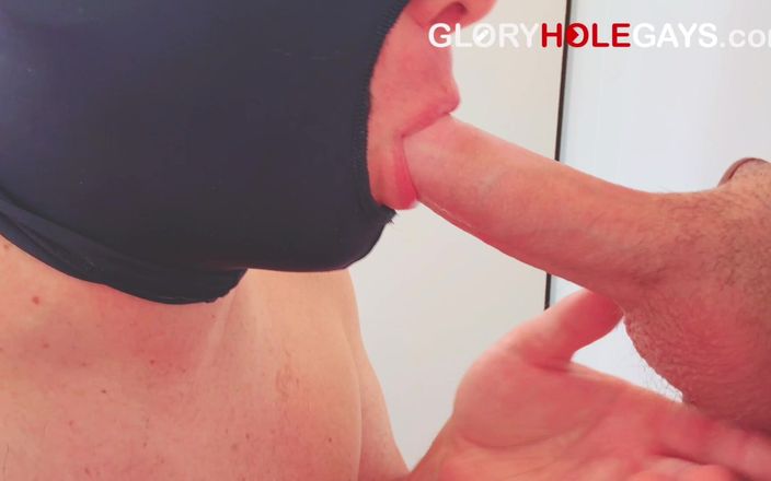 GLORYHOLEGAYS: Un tip hetero vrea prima lui muie de la un...