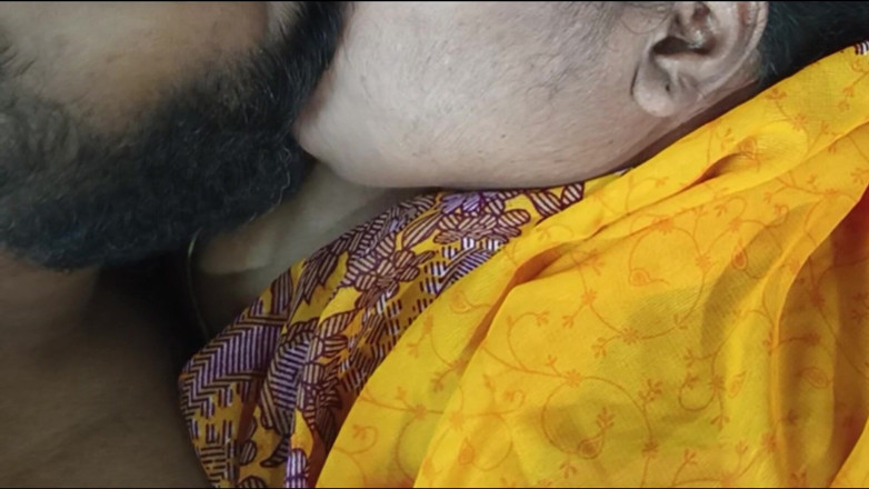 Indian IFS: Sexy polibek s ruční prací