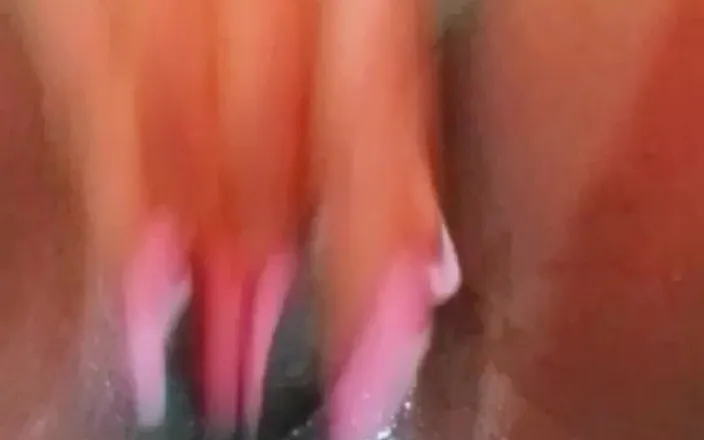 Barqueen: Huge Ebony Teen Pussi Squirting