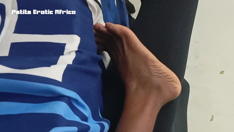 Petite Erotic Africa: Šukání malé lásky v její malé díře