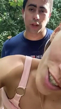 Šukám svoji spolužáku v lese, dokud se jí vystříkám do kundičky