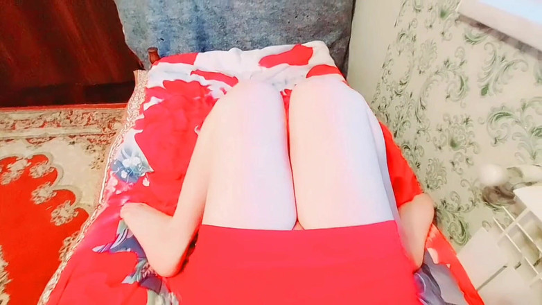 Kitty_Cross: Sladká Sissy Crossing Nohy v roztomilých frilly šatech